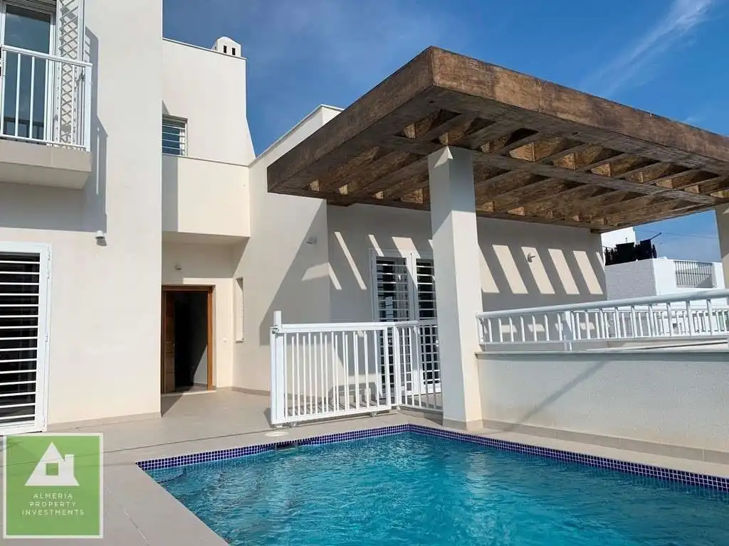 Casa con piscina in vendita a El Palmeral, imagen 2