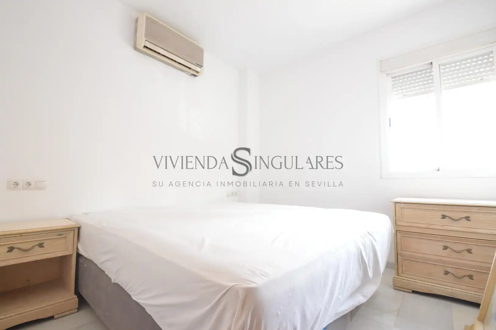Habitación de Piso en venta en Sevilla con Aire acondicionado, Terraza y Piscina comunitaria