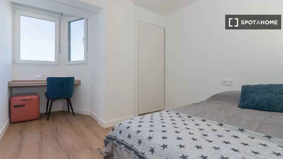 Schlafzimmer von Wohnung zur Miete in Madrid mit Klimaanlage, Heizung und Möbliert