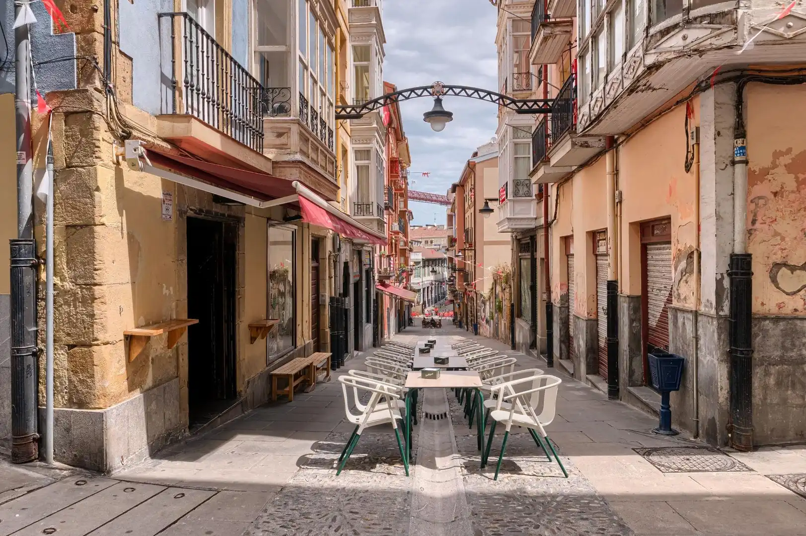 Vista exterior de Local en venda en Portugalete amb Terrassa i Moblat