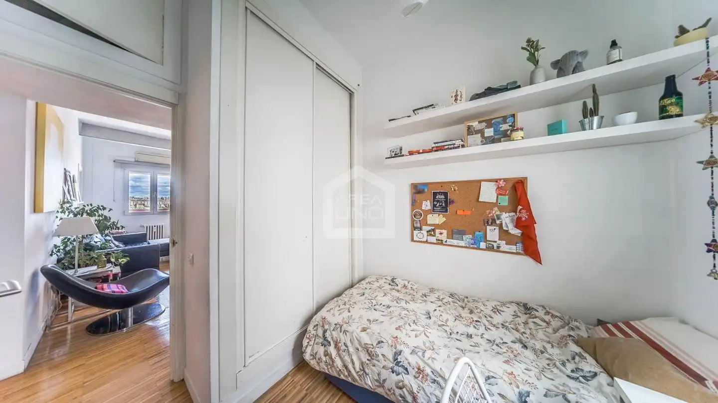 Habitación de Piso en venta en Madrid con Calefacción y Parquet
