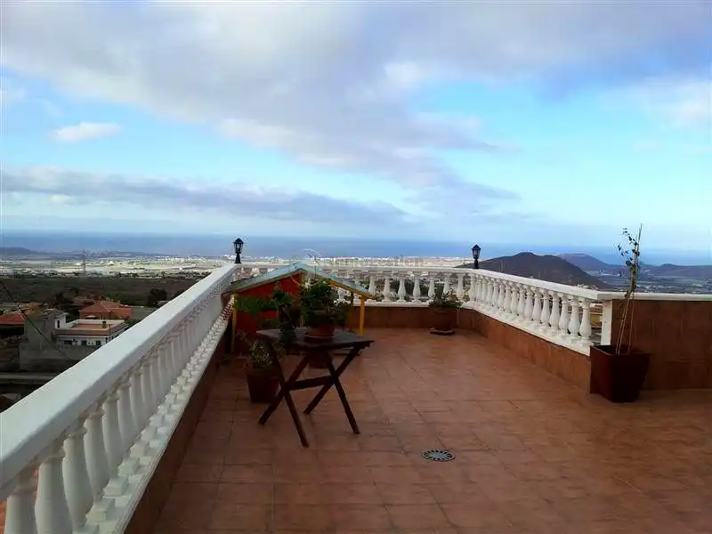 Vista exterior de Casa o chalet en venta en Arona con Aire acondicionado, Terraza y Amueblado