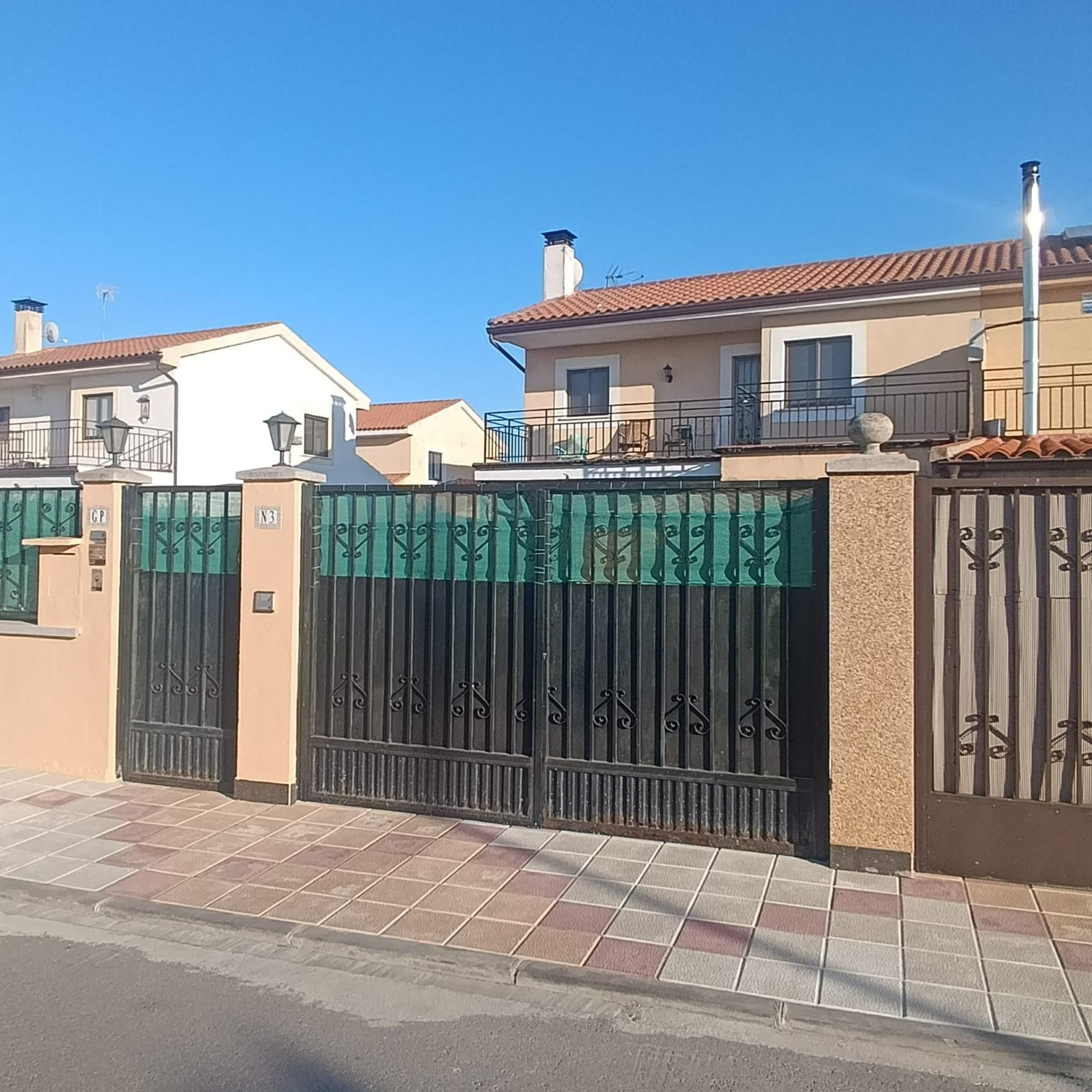 Exterior view of House or chalet for sale in Peñaranda de Bracamonte  with Heating, Private garden and Balcony
