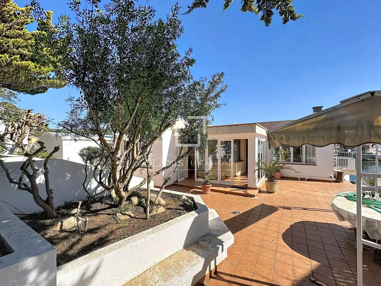 Vista exterior de Casa o xalet en venda en Maó - Mahón amb Aire condicionat, Jardí privat i Terrassa