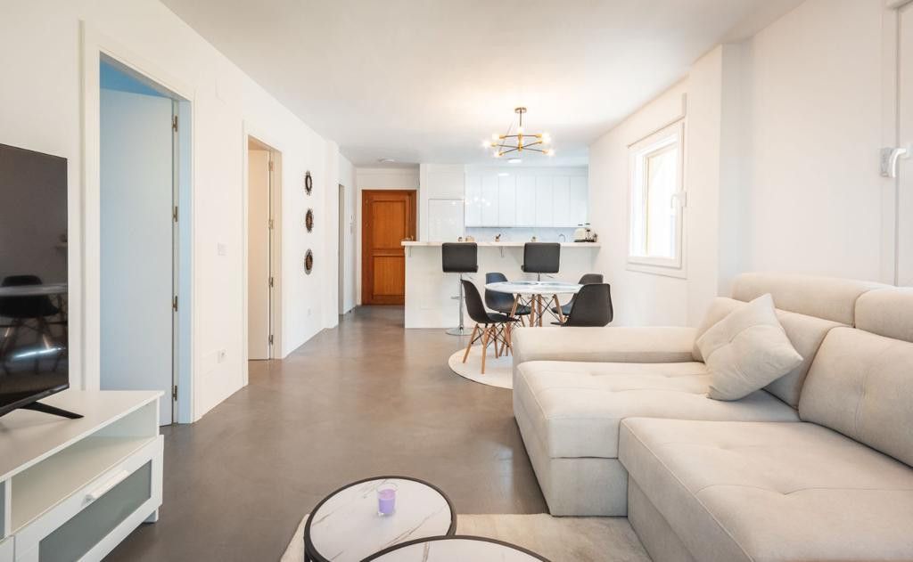 Sala d'estar de Apartament en venda en Marbella amb Terrassa, Piscina i Piscina comunitària
