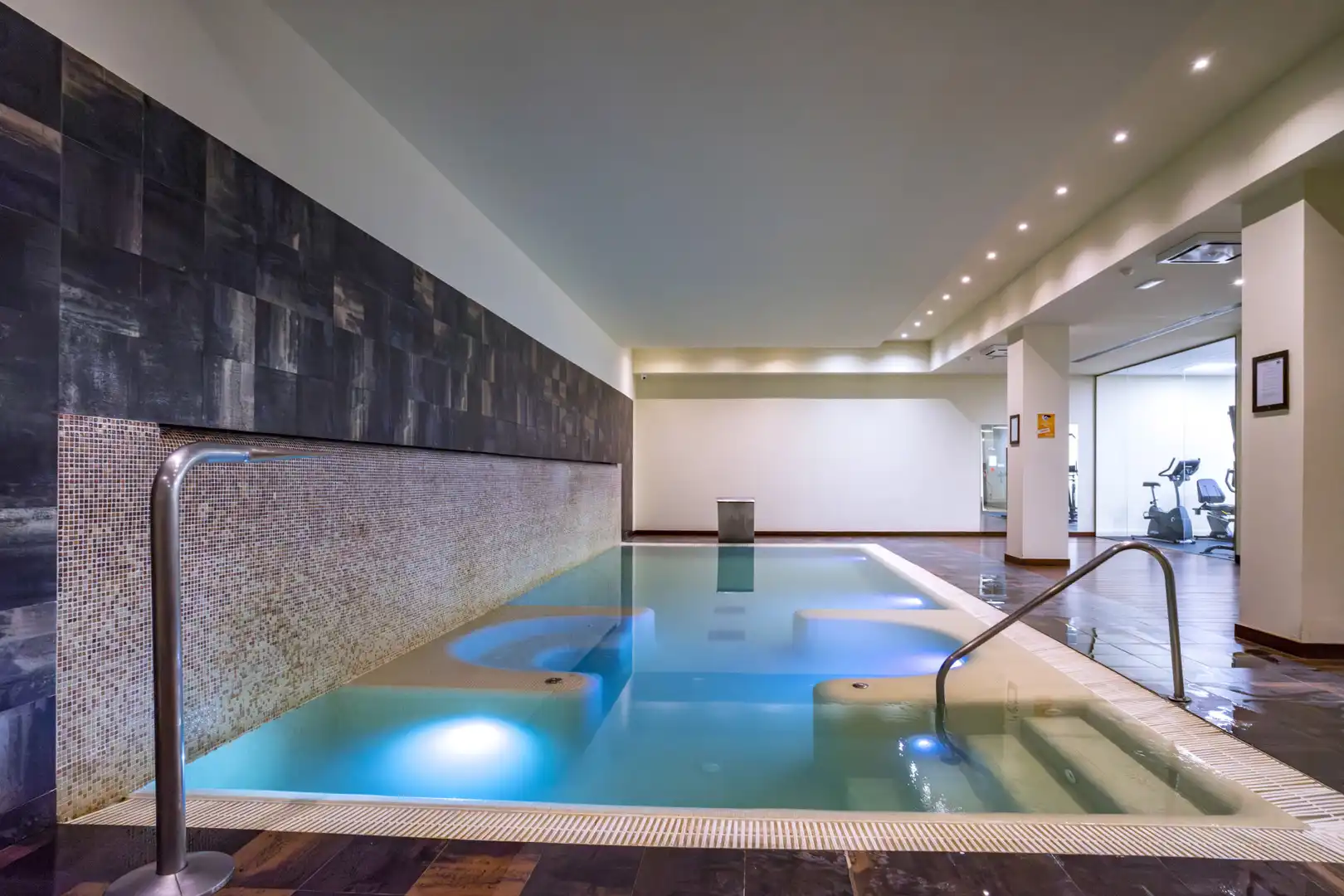 Piscina de Apartamento en venta en Estepona con Aire acondicionado, Calefacción y Terraza