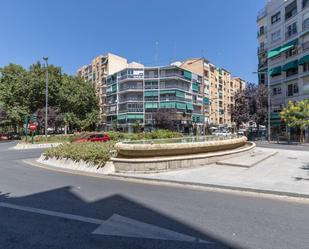 Vista exterior de Casa adosada en venda en  Granada Capital amb Aire condicionat, Terrassa i Piscina