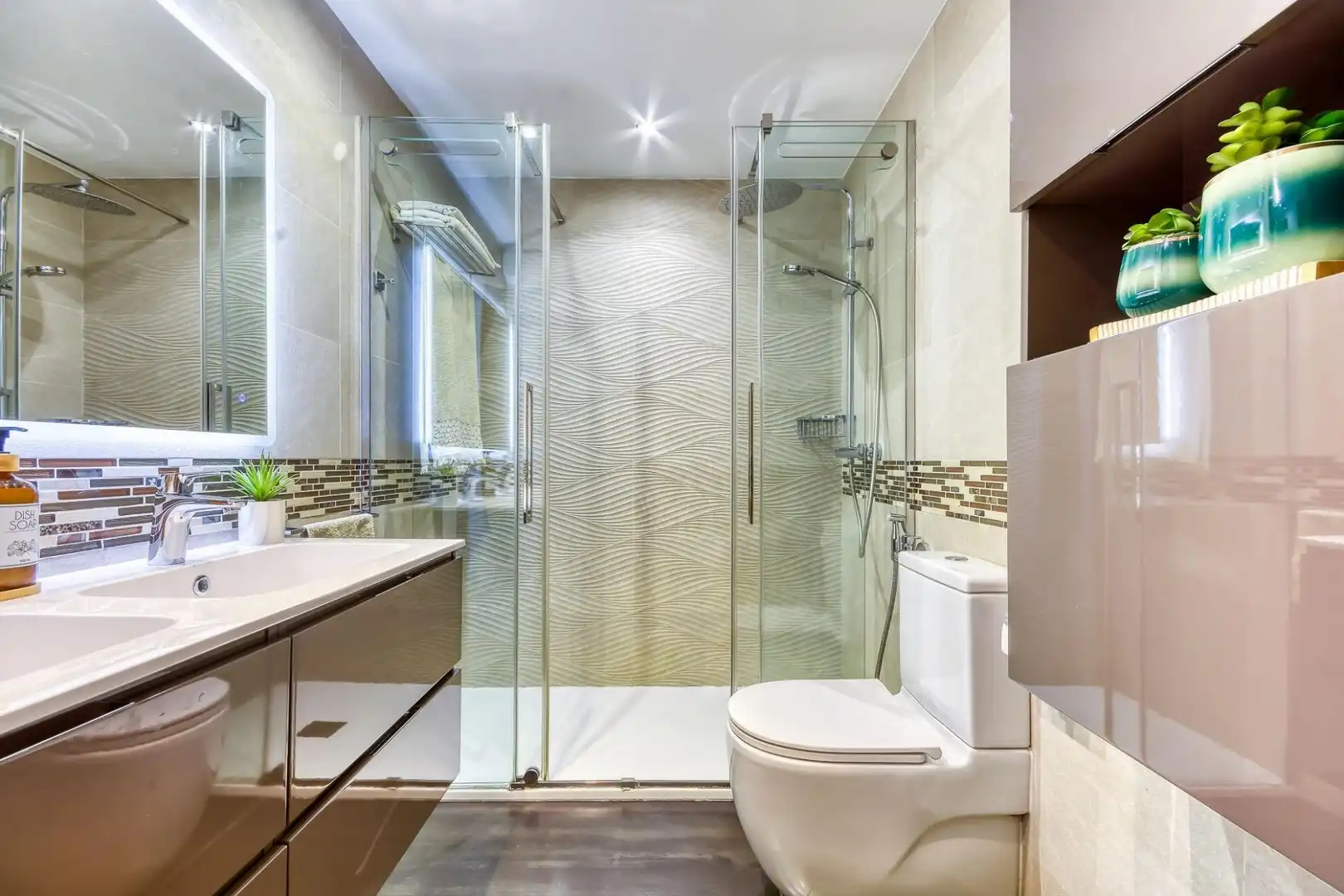 Bathroom of Flat for sale in Figueres  with Terrace, Oven and Microwave
