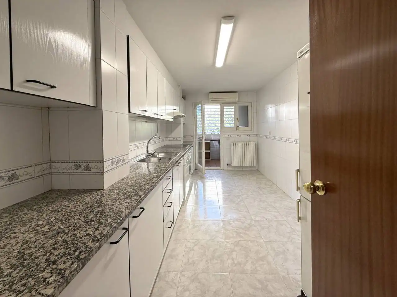 Kitchen of Flat for sale in Olot  with Air Conditioner, Heating and Terrace