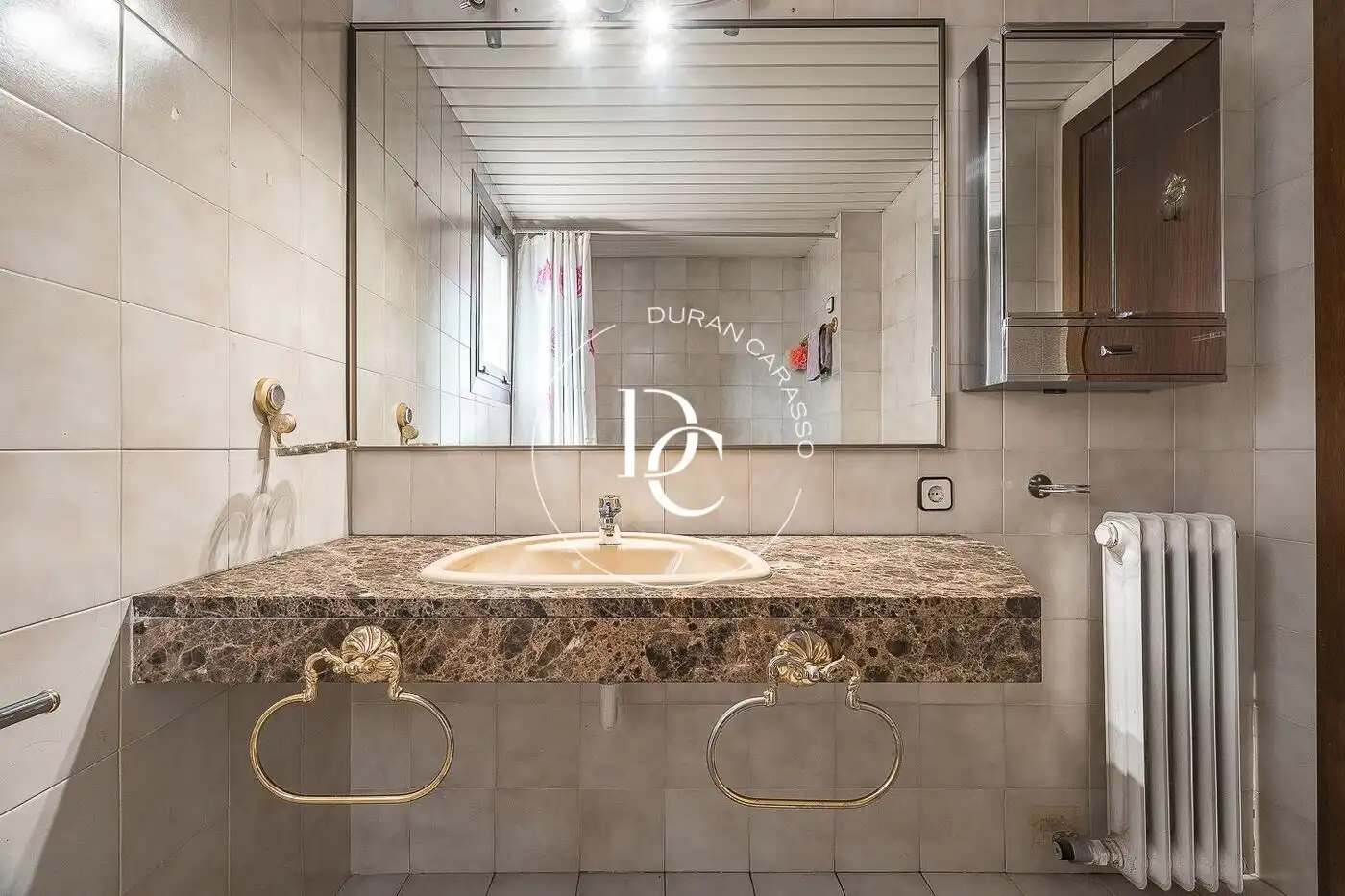 Baño de Piso en venta en Barcelona con Calefacción y Balcón