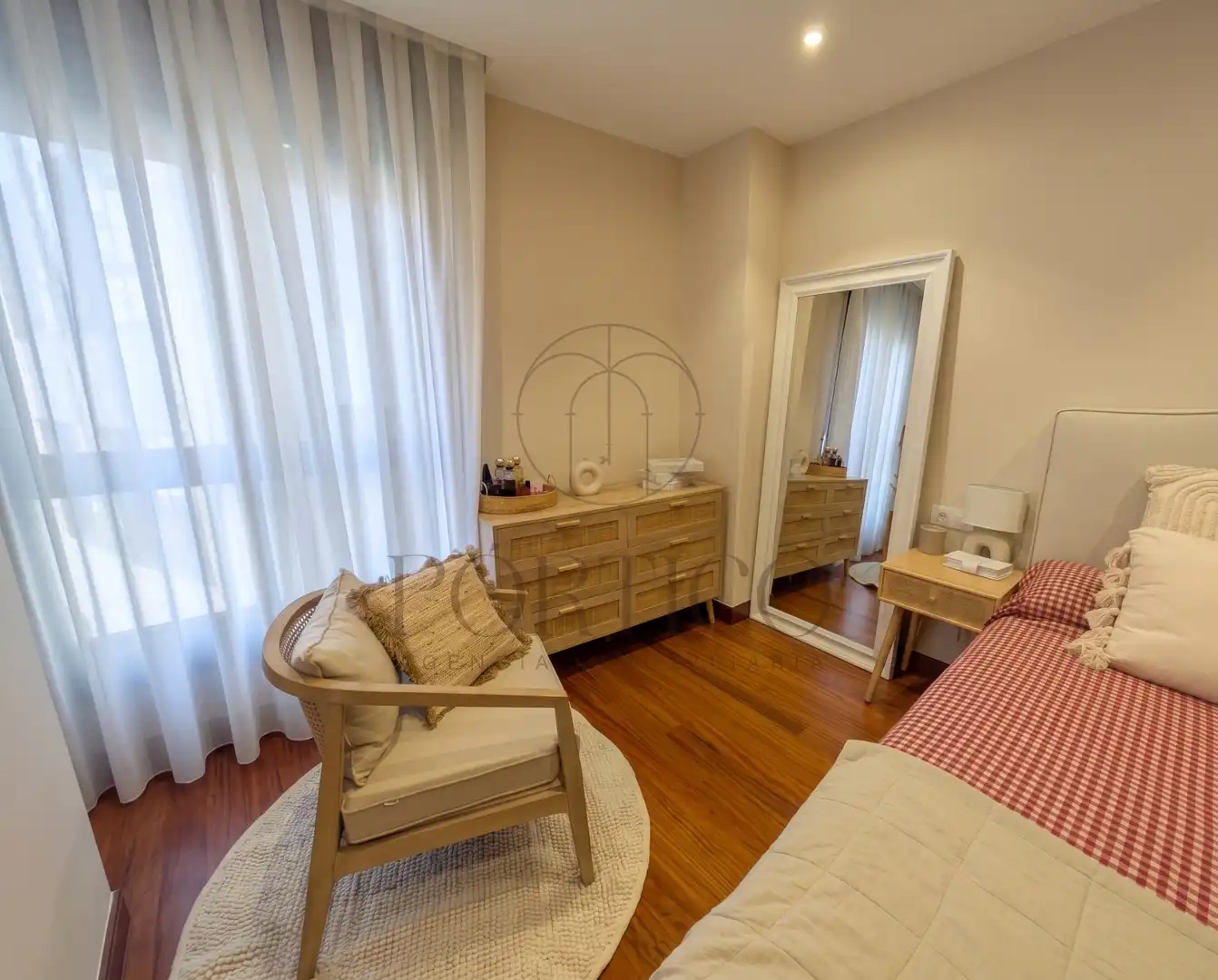 Habitación de Apartamento en venta en Vigo  con Calefacción, Trastero y Amueblado