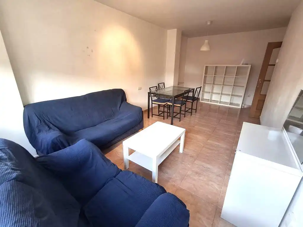 Sala de estar de Piso en venta en La Roda con Calefacción, Trastero y Balcón