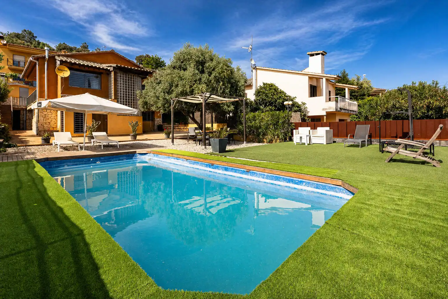 Piscina de Casa o xalet en venda en Tordera amb Aire condicionat, Calefacció i Jardí privat