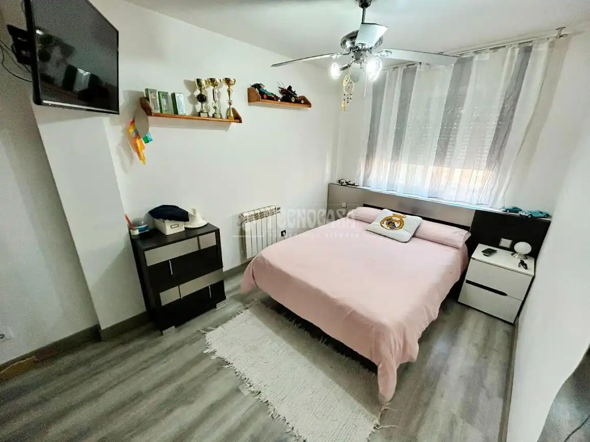 Dormitori de Casa o xalet en venda en La Puebla de Alfindén amb Aire condicionat, Calefacció i Terrassa