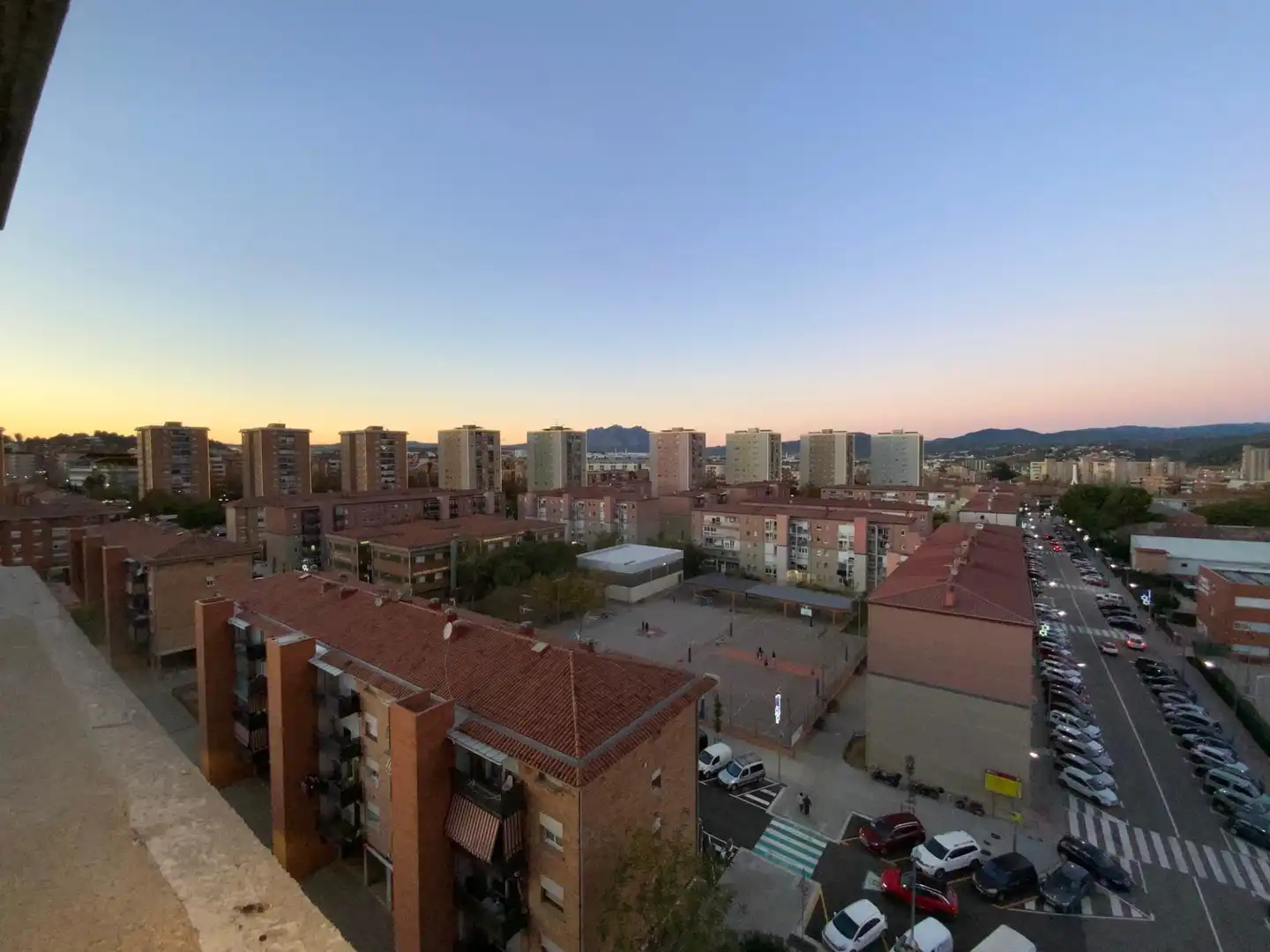 Vista exterior de Piso en venta en Martorell con Horno, Microondas y TV