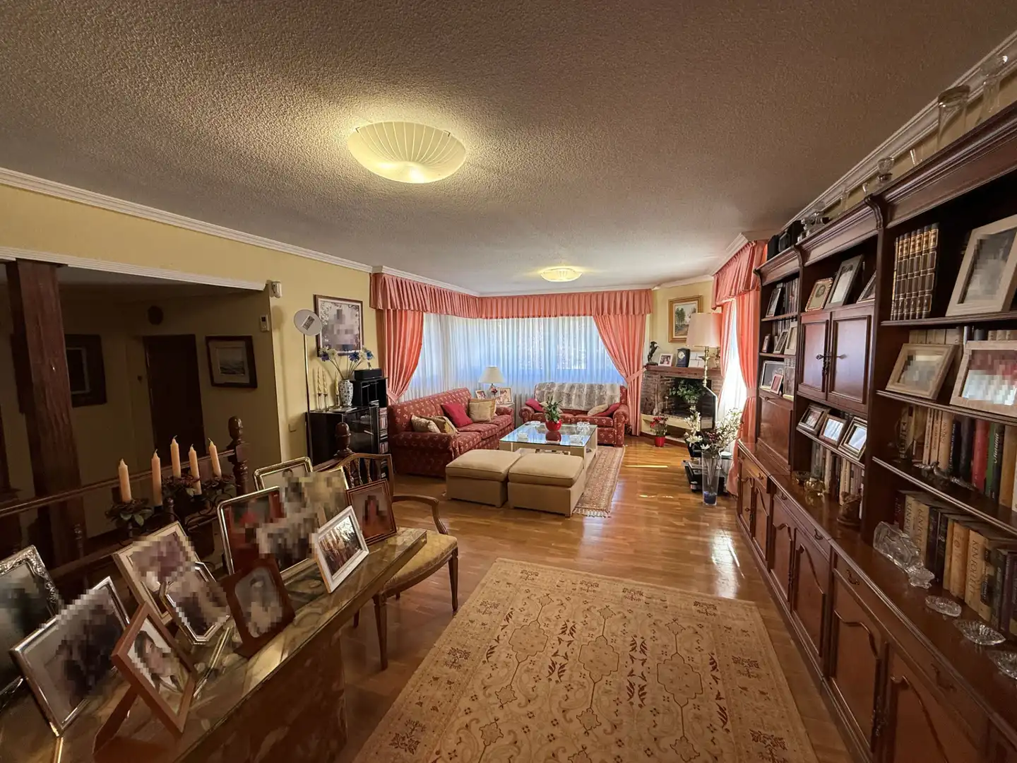 Sala d'estar de Casa o xalet en venda en Las Rozas de Madrid amb Aire condicionat, Calefacció i Jardí privat