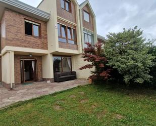 Vista exterior de Casa o xalet de lloguer en Santa Cruz de Bezana amb Terrassa