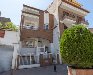 Vista exterior de Casa o xalet en venda en Armilla amb Aire condicionat, Terrassa i Balcó