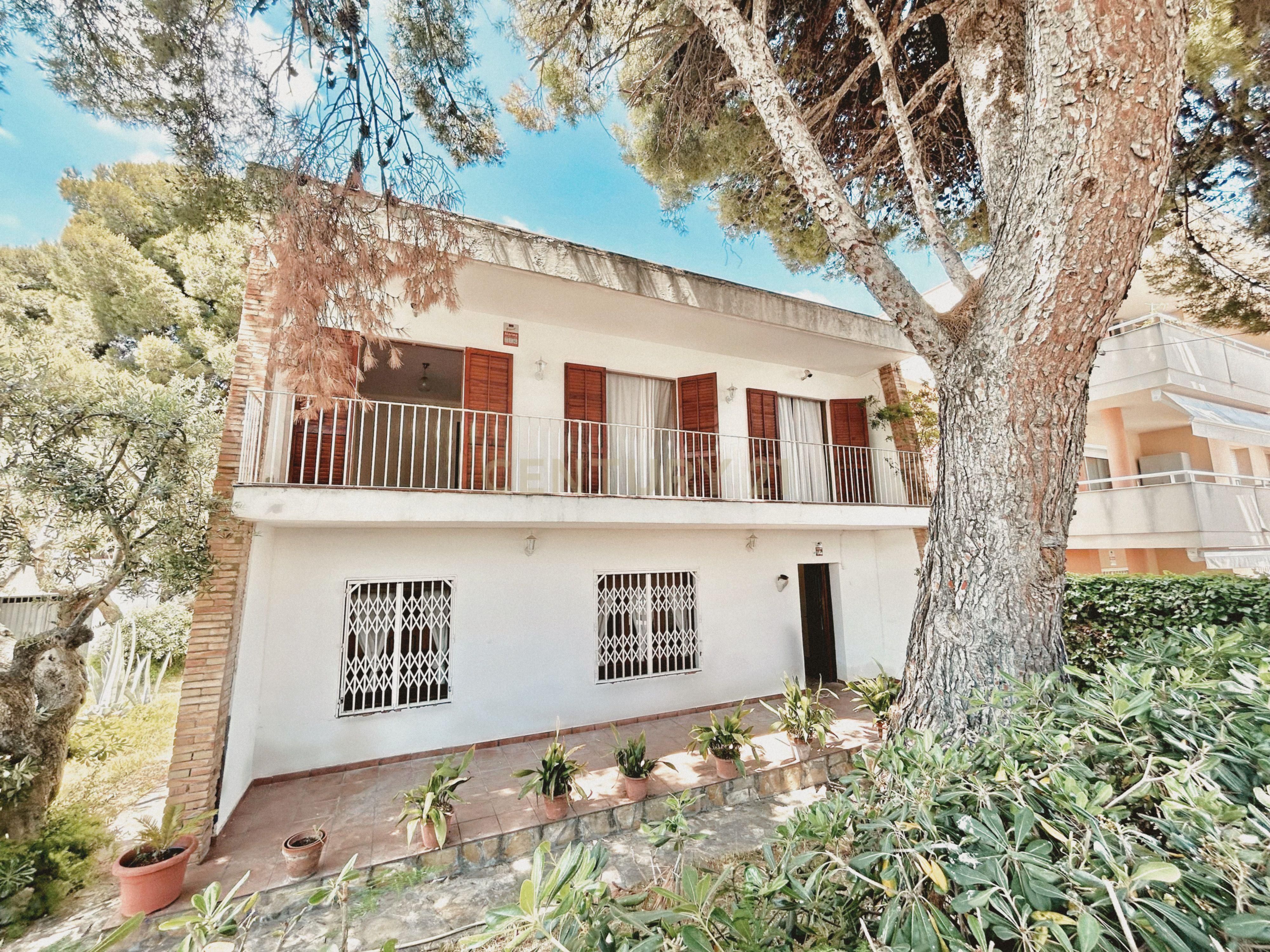 Exterior view of House or chalet for sale in Cubelles