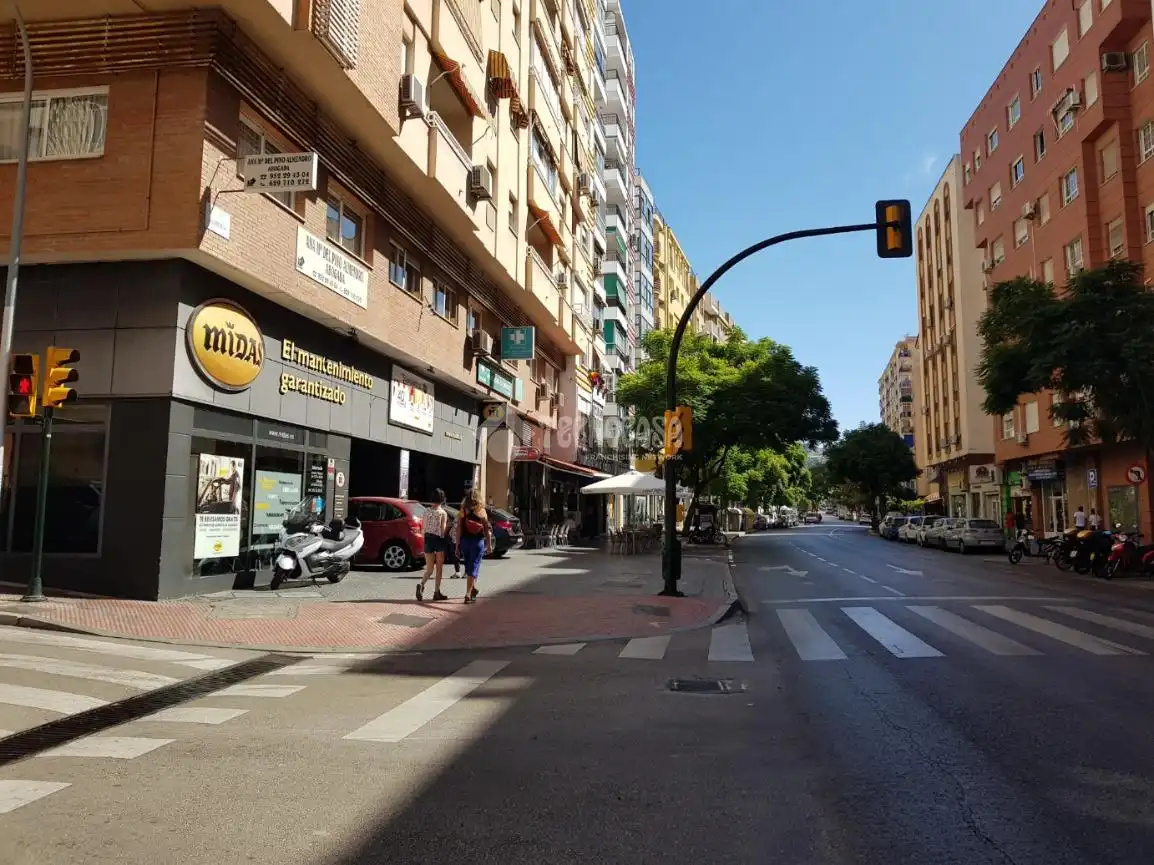 Vista exterior de Piso en venta en Málaga con Balcón