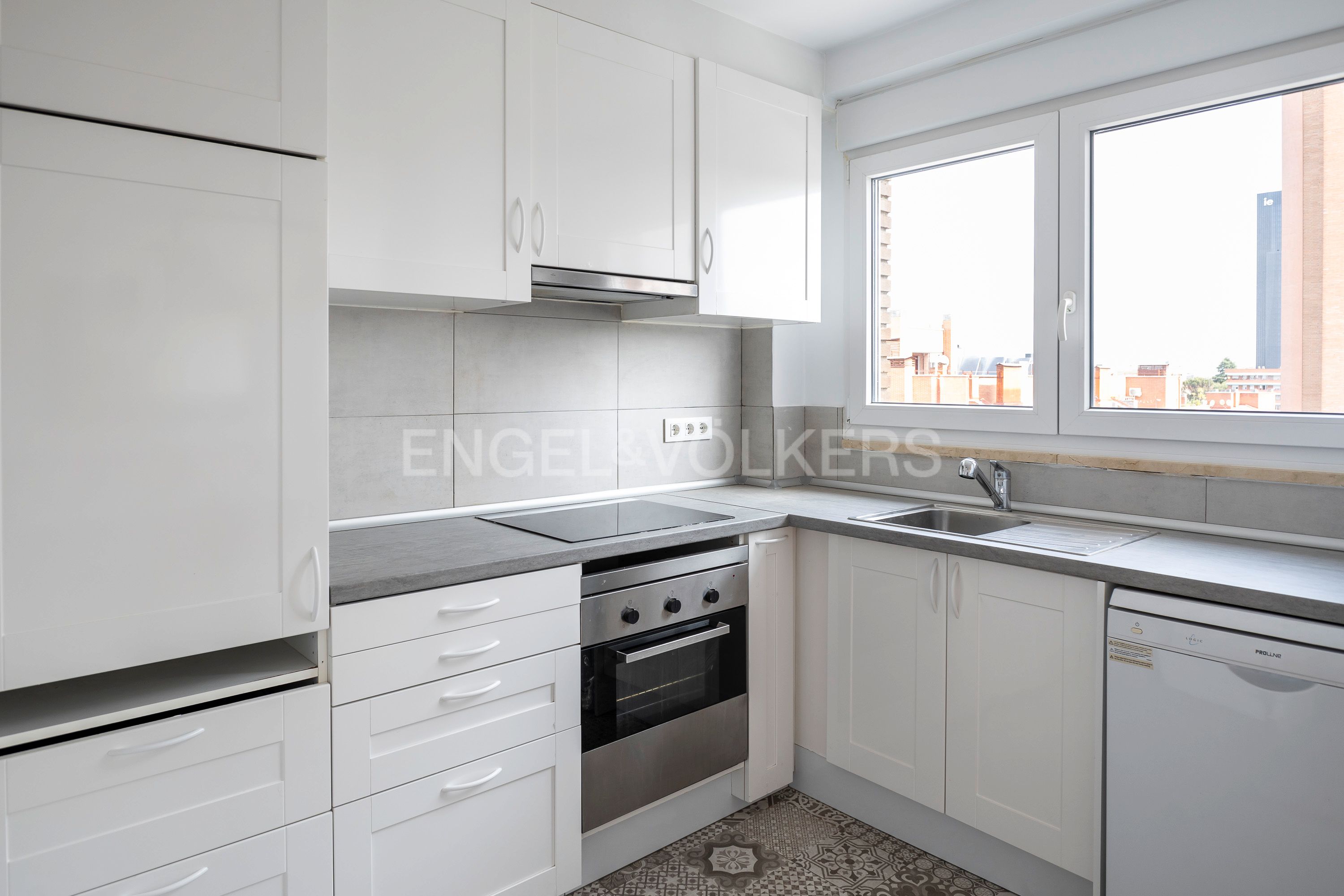 Cuina de Apartament de lloguer en  Madrid Capital amb Aire condicionat, Calefacció i Parquet