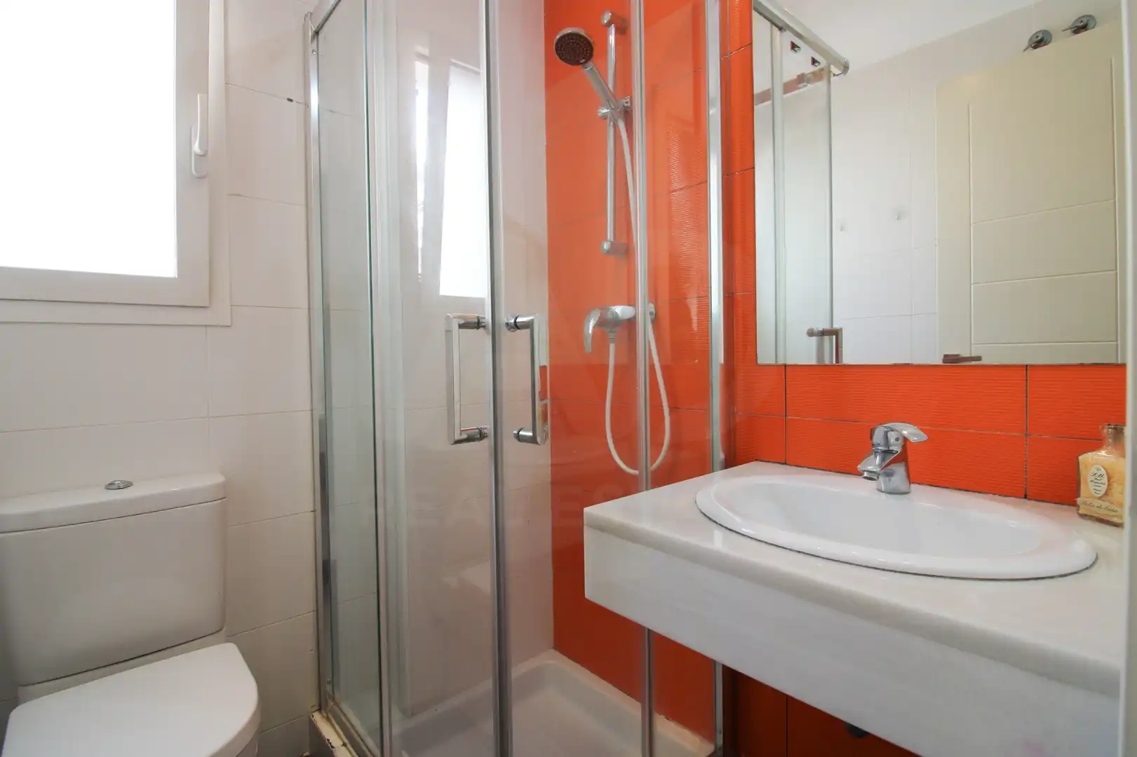 Bathroom of Flat for sale in Estepona  with Air Conditioner, Heating and Terrace