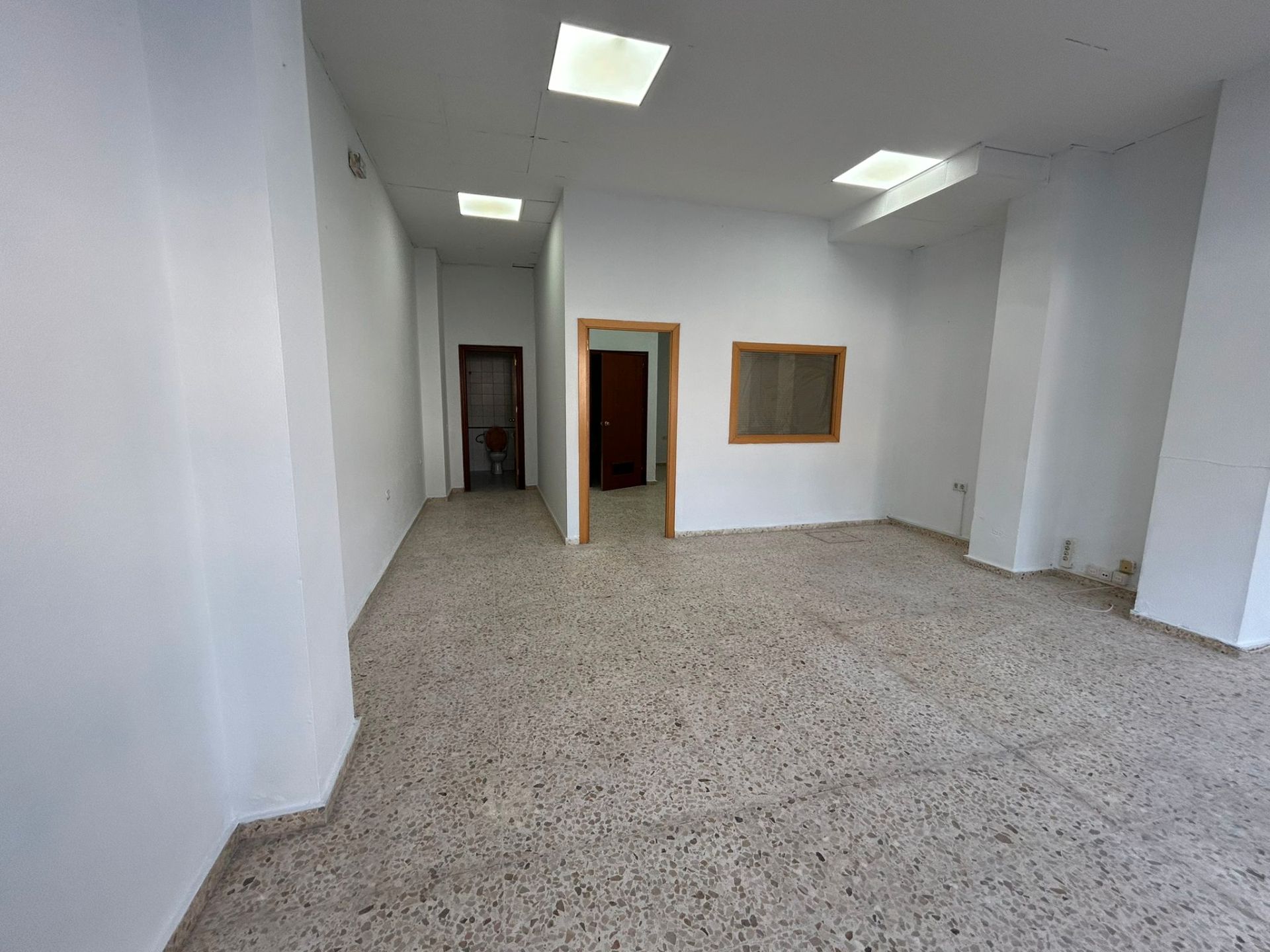 Geschaftsraum zur Miete in Calle Mesina, Centro