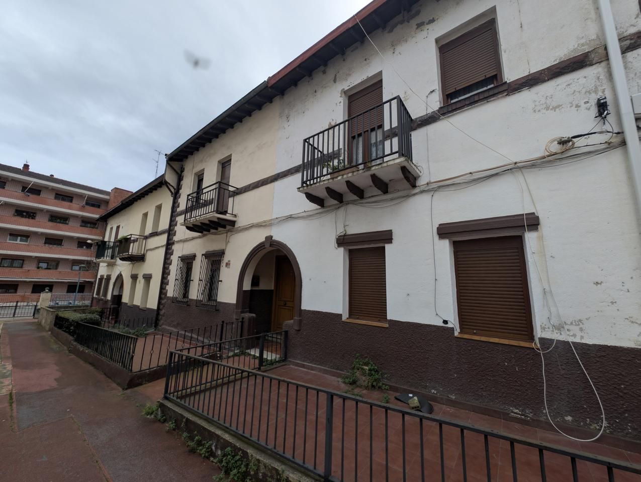 Vista exterior de Casa adosada en venda en Barakaldo  amb Calefacció, Jardí privat i Terrassa
