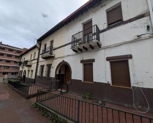 Vista exterior de Casa adosada en venda en Barakaldo  amb Calefacció, Jardí privat i Terrassa