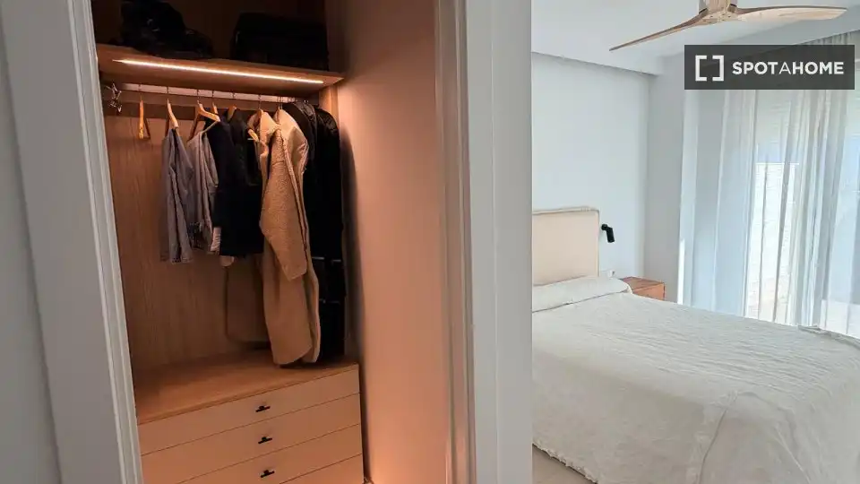 Habitación de Apartamento para compartir en Vélez-Málaga con Aire acondicionado, Terraza y Amueblado