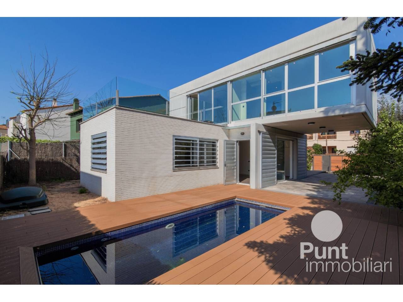 Vista exterior de Casa o xalet en venda en Premià de Dalt amb Calefacció, Jardí privat i Terrassa