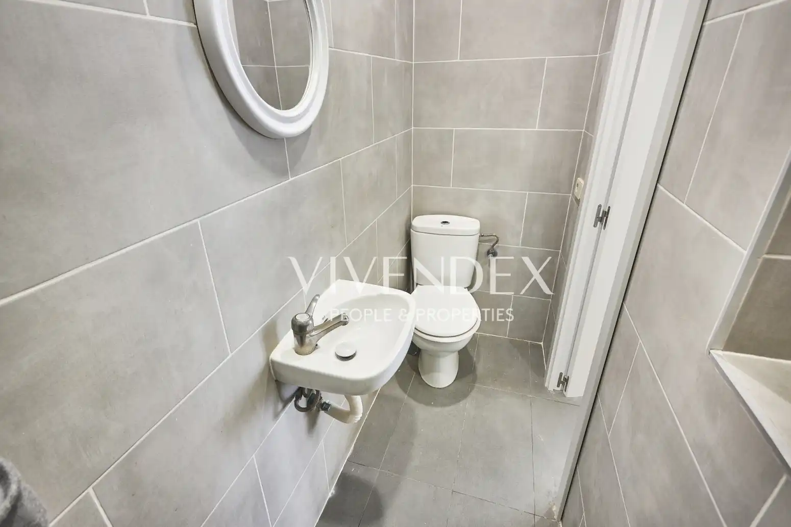 Badezimmer von Wohnung zum Verkauf in L'Hospitalet de Llobregat mit Parkett