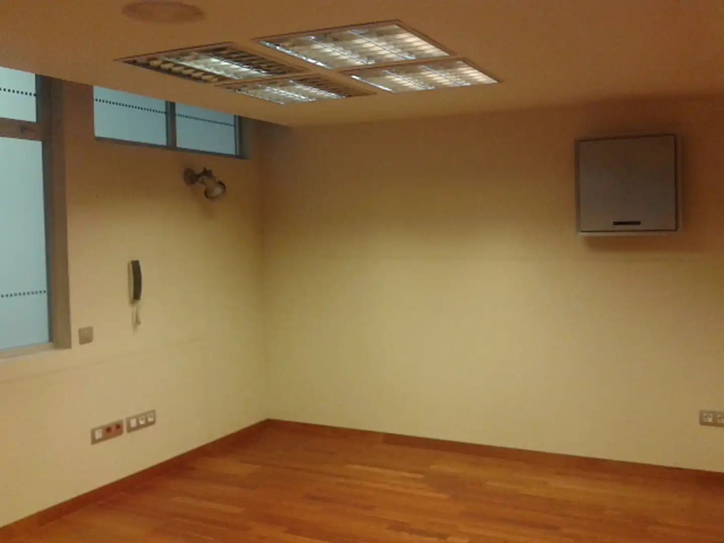 Oficina de lloguer en A Coruña Capital  amb Aire condicionat