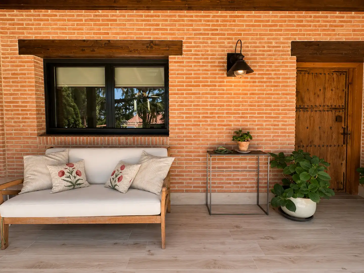 Terrassa de Casa o xalet en venda en Hoyo de Manzanares amb Jardí privat, Piscina i Moblat