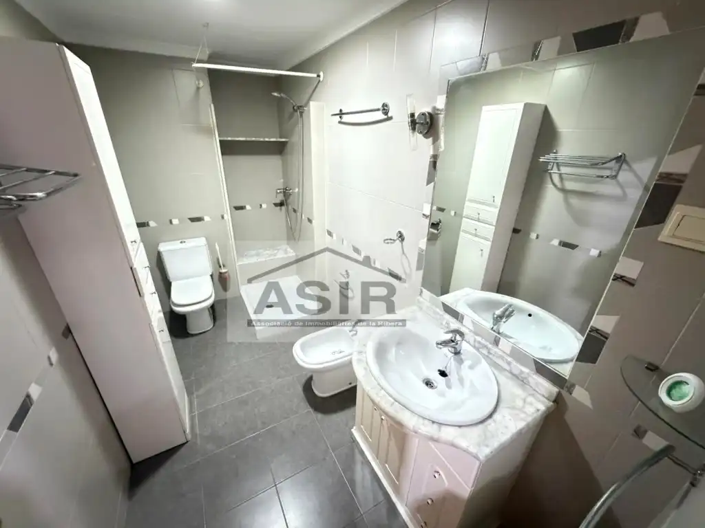 Baño de Piso en venta en Alzira con Balcón