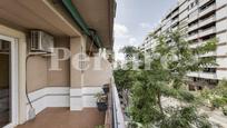 Exterior view of Flat for sale in  Barcelona Capital  with Air Conditioner, Terrace and Balcony