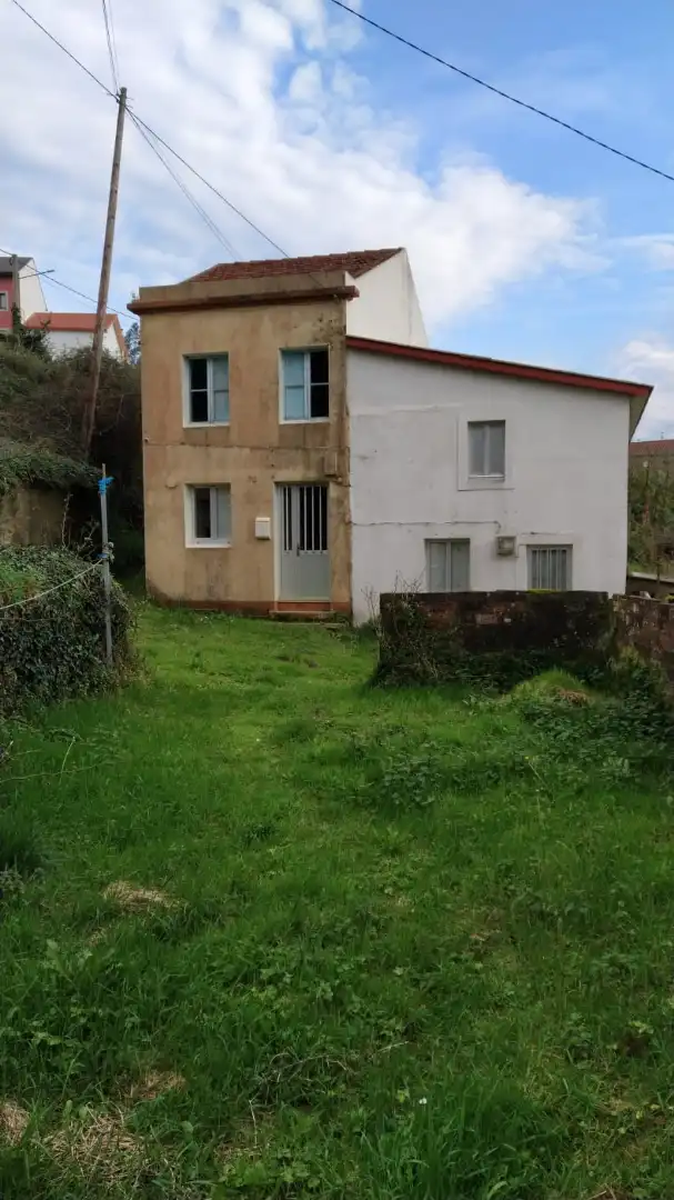 Casa amb jardí en venda a Figueiroa 18