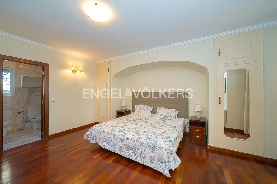 Dormitori de Casa o xalet en venda en La Nucia amb Aire condicionat, Jardí privat i Piscina