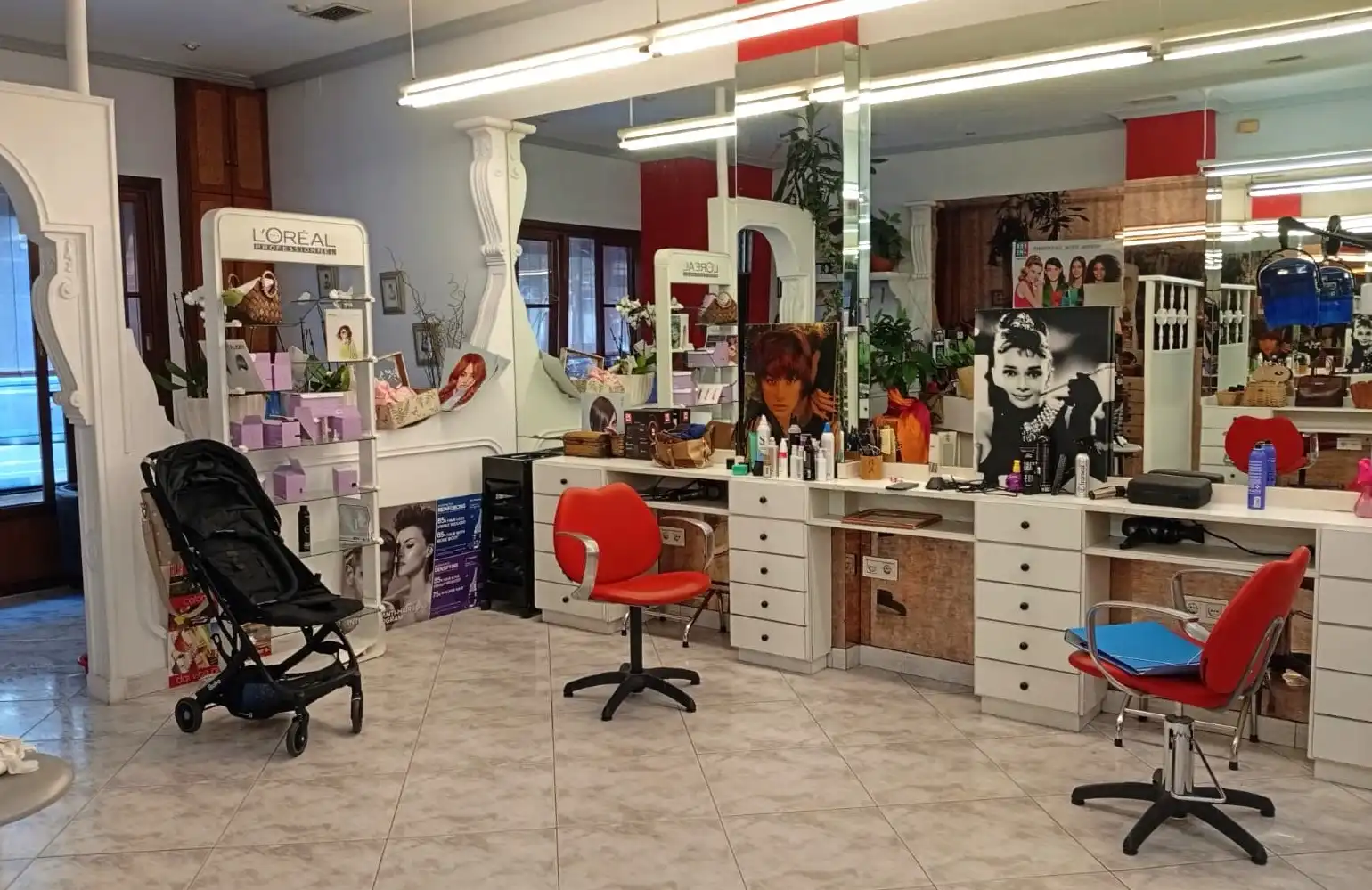 Local en venda en Gijón  amb Calefacció i Moblat