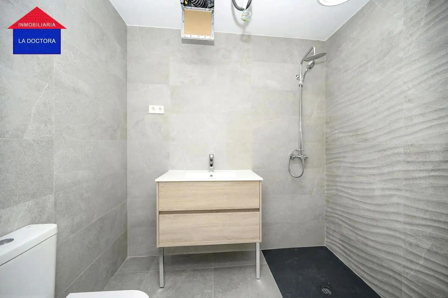 Baño de Casa adosada en venta en Villamantilla con Aire acondicionado, Calefacción y Jardín privado