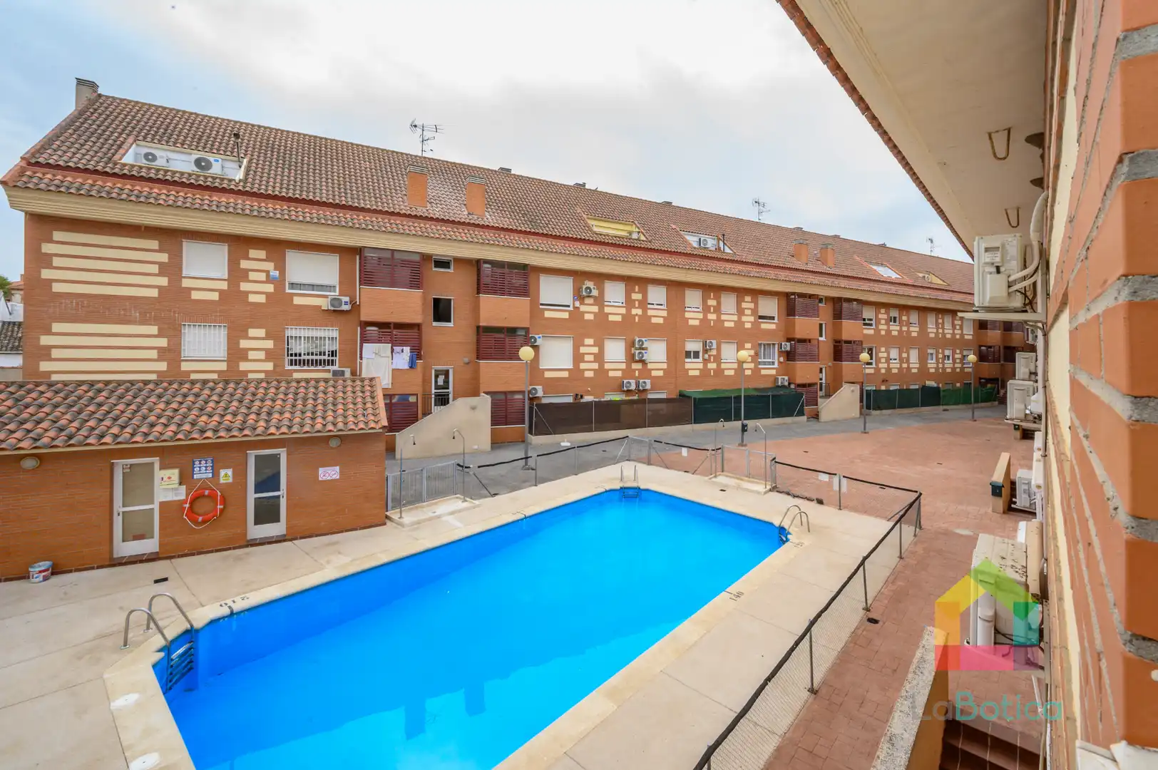 Exterior view of Flat for sale in Gerindote  with Air Conditioner, Heating and Oven