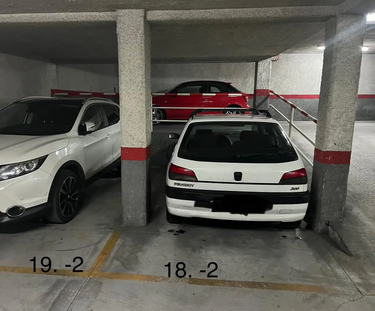 Parkplatz von Garage zum Verkauf in Nava