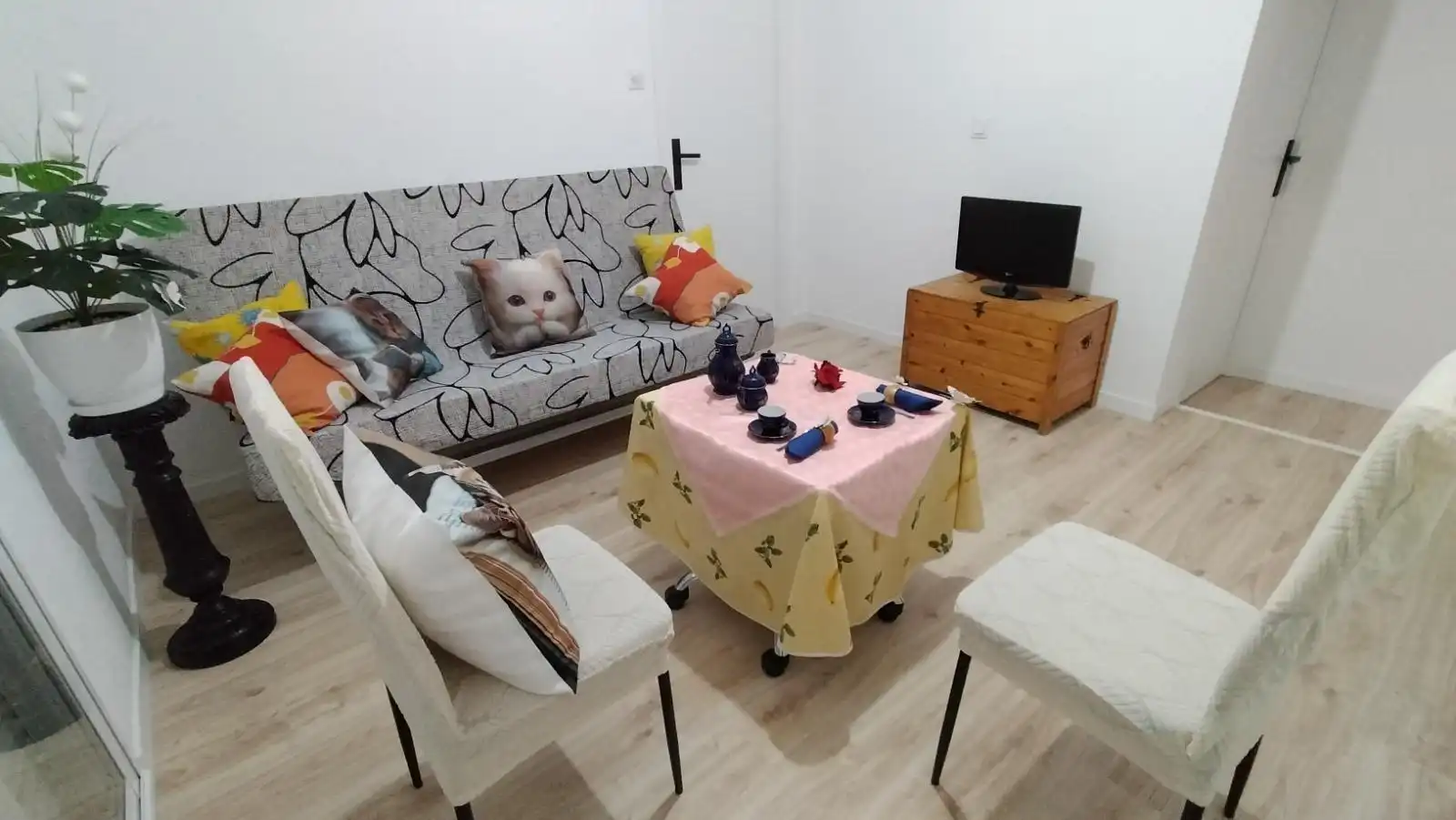 Sala d'estar de Casa adosada en venda en La Zubia amb Balcó