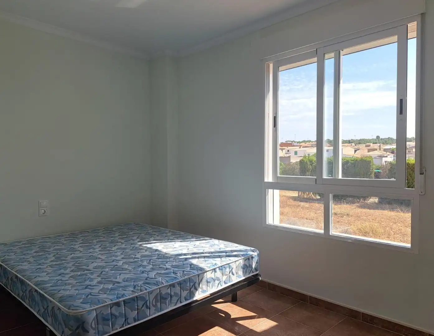 Habitación de Casa adosada en venta en Requena con Calefacción, Terraza y Trastero