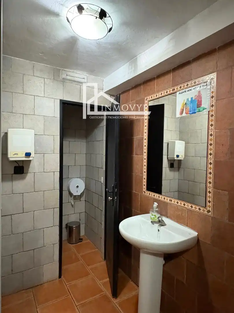 Badezimmer von Geschaftsraum zum Verkauf in Calvià mit Terrasse und Möbliert