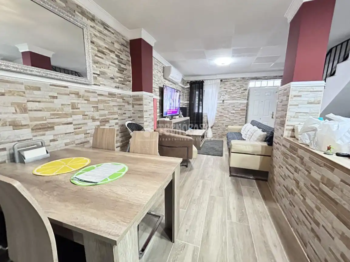 Casa adosada en venda en Torrent amb Aire condicionat, Calefacció i Jardí privat