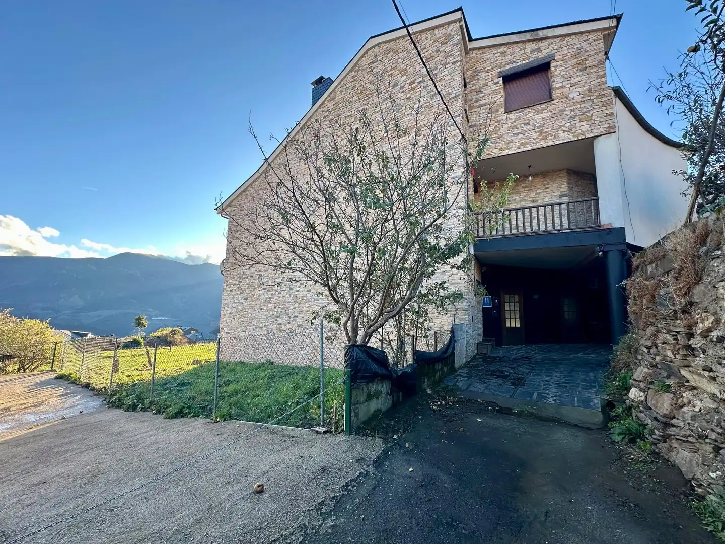 Vista exterior de Casa o chalet en venta en Oencia con Aire acondicionado, Calefacción y Terraza