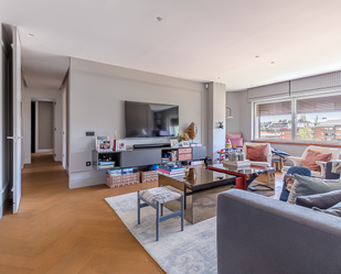 Living room of Apartment for sale in  Madrid Capital  with Terrace, Storage room and Community pool