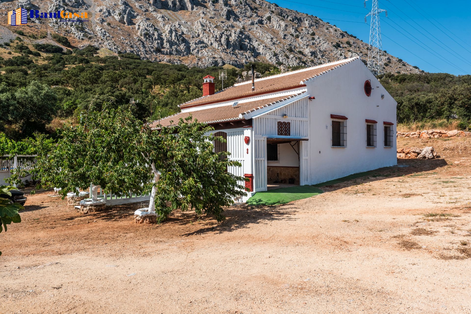 Vista exterior de Finca rústica en venda en Antequera amb Jardí privat, Piscina i Moblat