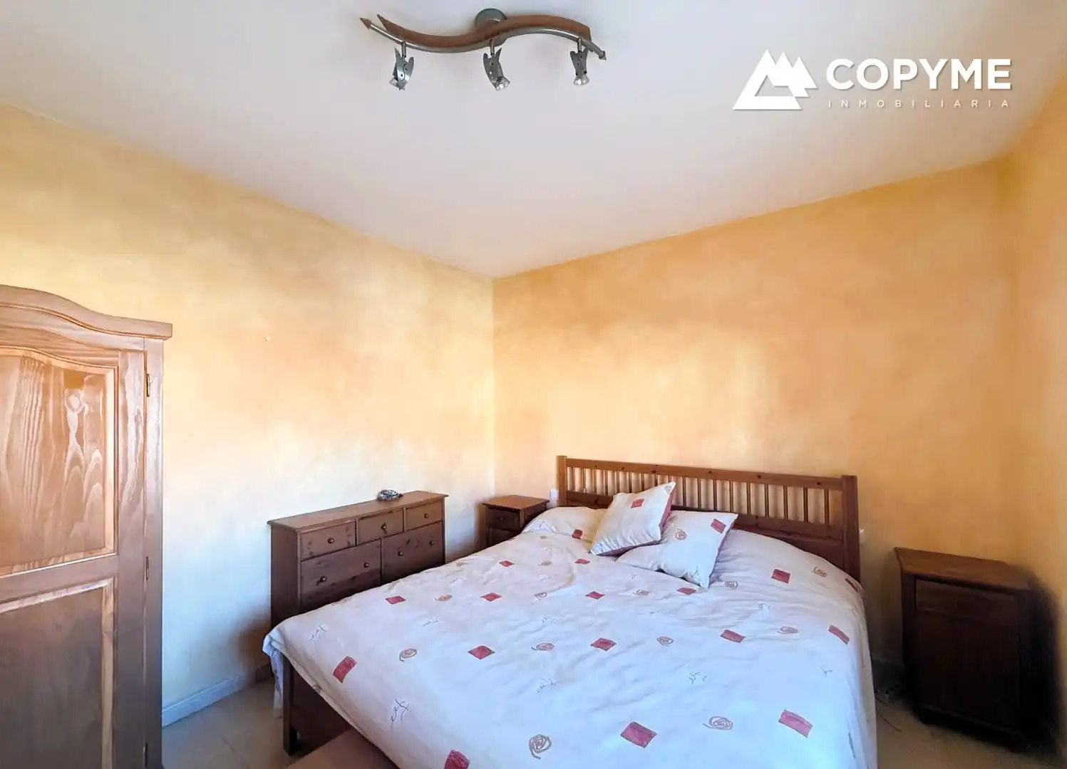 Habitación de Casa adosada en venta en Santa Olalla con Aire acondicionado, Calefacción y Jardín privado